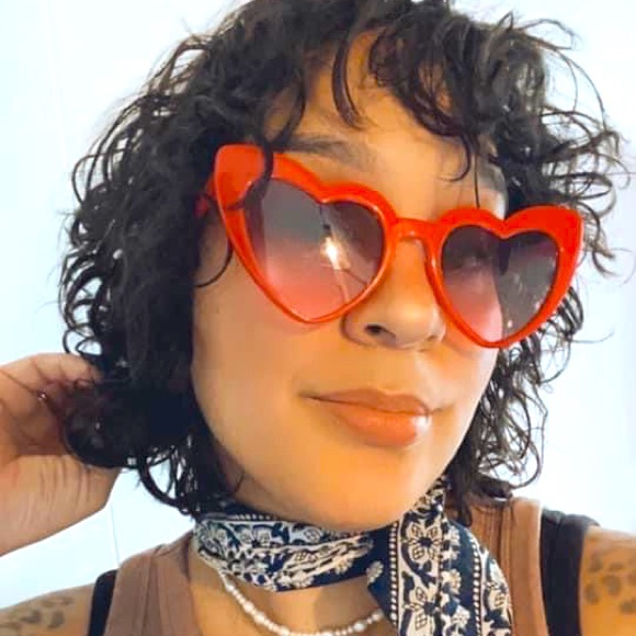 Meet your Posher, MJ - Picture 3 of 3